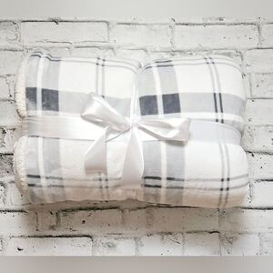 Mainstays Sherpa Blanket - Grey and White